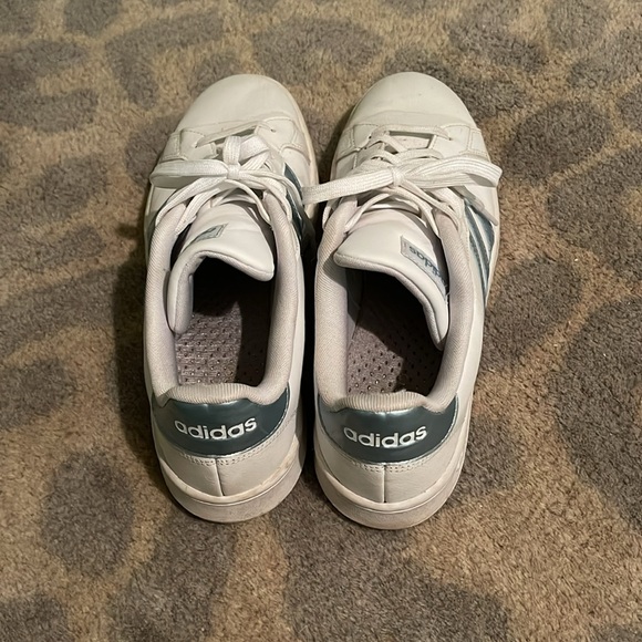 Adidas - Picture 4 of 5